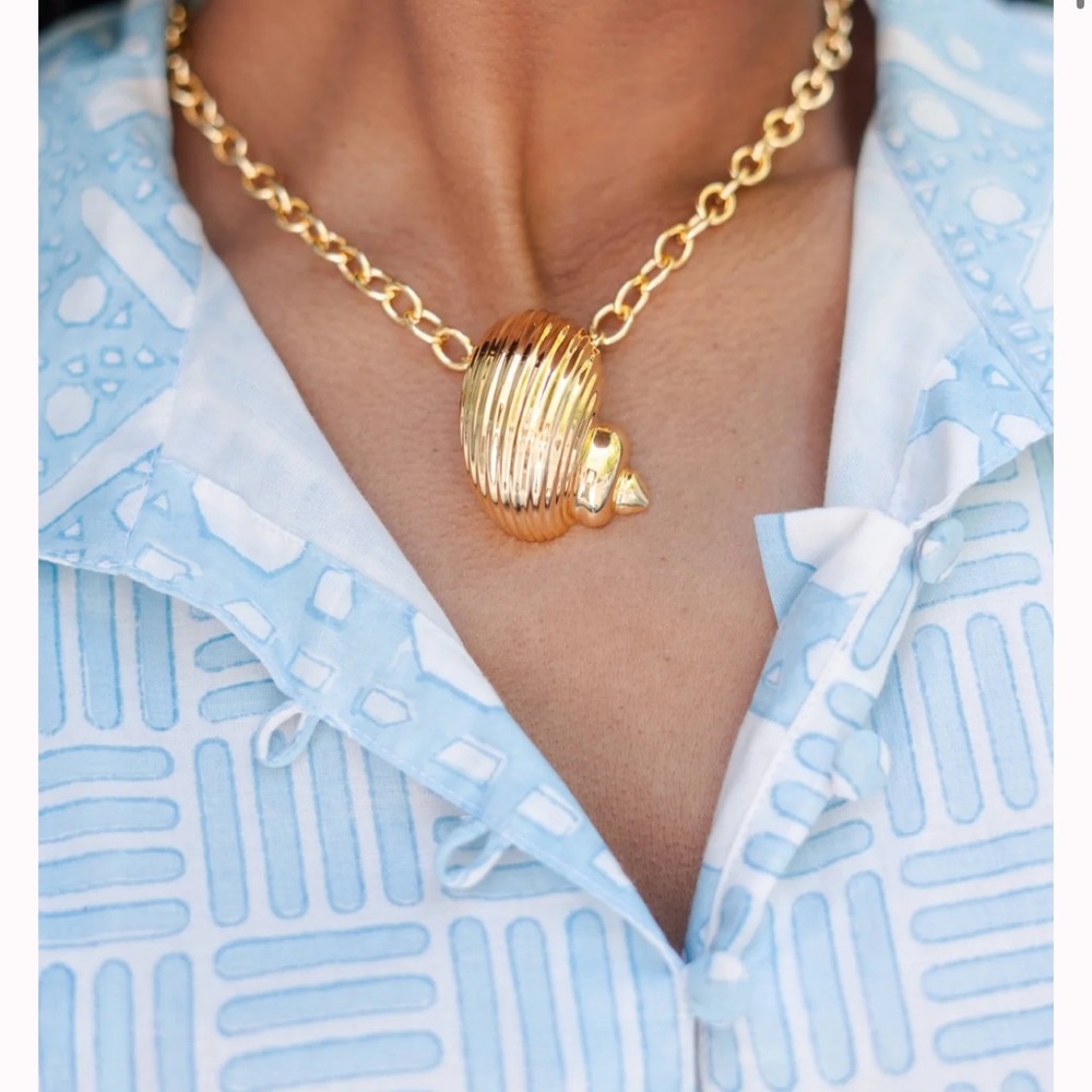 The Soleil Gold Conch Charm Necklace Lisi Lerch, NWOT
